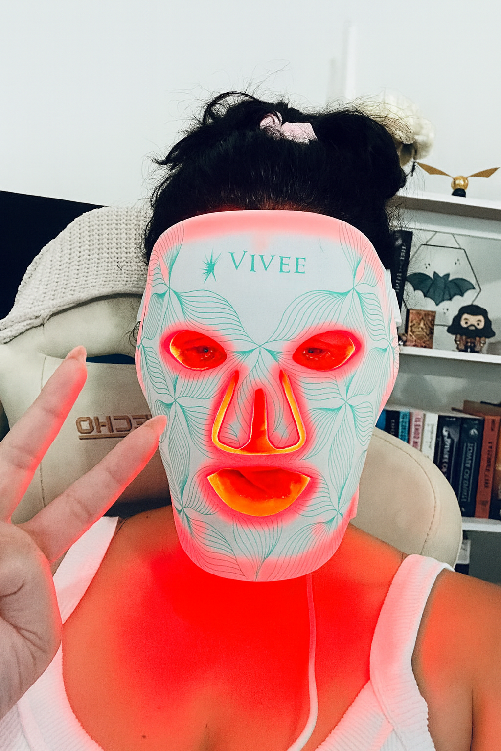 Cynthia using Vivee for migraine relief